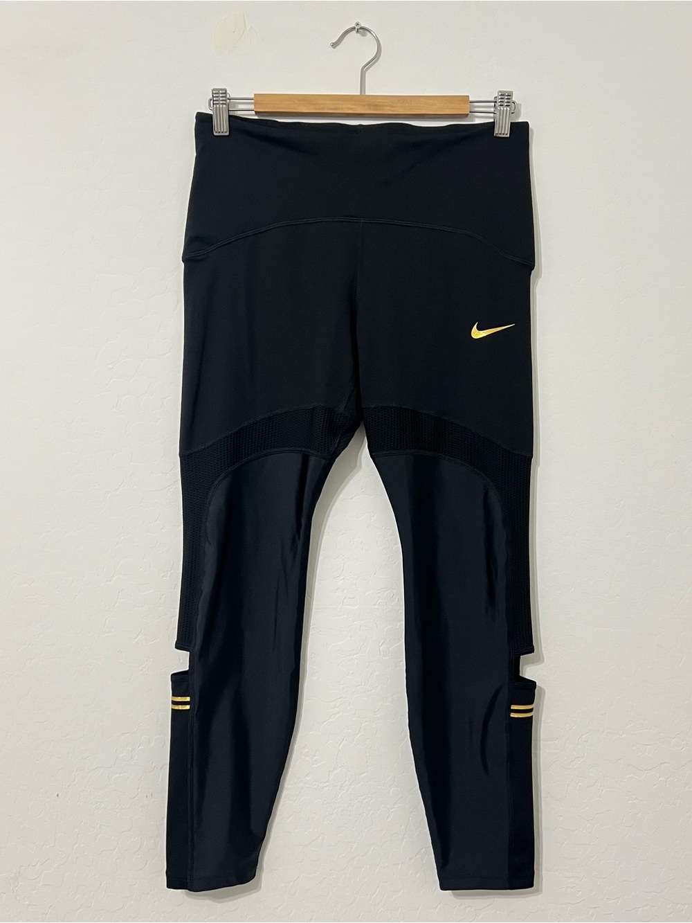 Nike Woman’s Speed 7/8 Tights | Large